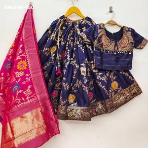 Increíble Variedad de Colores, Nuevo Seda Banarasi con Patrón Zari y Trabajo de Encaje, Conjunto de Lehenga-Choli y Dupatta para Niños, Suministro al por Mayor - Product Image 1