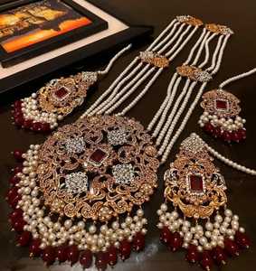 Ensemble de bijoux de haute qualité, collier et boucles d'oreilles sur mesure, collection pour occasions spéciales, laiton premium Kundan, 3 pièces, pour femmes, pour les mariages. - Product Image 3