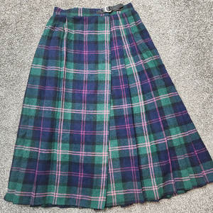 Kilt escocés de mujer, plisado, de lana, con diseño de tartán antiguo Baird, en azul, verde y rosa, con correa de cuero y hebilla. - Product Image 1