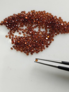 Granat rouge naturel 1,75 mm, taille brillant ronde, qualité supérieure, pierre précieuse en vrac pour la fabrication de bijoux - Product Image 1