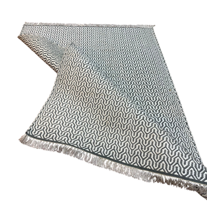 Alfombra Kilim Moderna de Tejido Plano con Diseño Geométrico Chevron en Blanco y Negro, Tejida a Mano con Algodón y Lana, con Flecos y Pelo Corto - Product Image 6