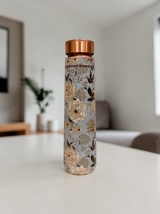 Bouteille en cuivre Rose Garden de la marque Indian exports international. Cuivre pur certifié - Product Image 1