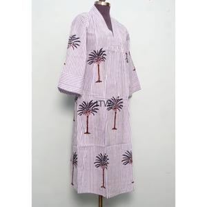 Robe longue d'été décontractée pour femme, à rayures violettes, col en V, manches trois quarts, imprimé palmiers fait main, coupe ample - Product Image 3