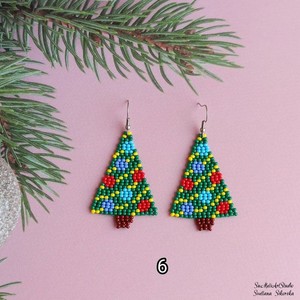 Pendientes Huggie para la Celebración del Día de San Patricio, Unisex, Bordados con Cuentas de Semillas, Trébol Rojo con Perla, Hechos a Mano, Clásicos - Product Image 6