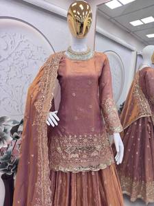 Ensemble Choli Salwar Kameez en Soie Bicolore pour Femme, avec Lehenga et Dupatta, Ornements de Paillettes et Miroirs, Style Traditionnel pour Diwali et Remise de Diplôme - Product Image 3