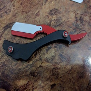 มีดโกนหนวดตรงสแตนเลสสตีลสำหรับร้านตัดผมมืออาชีพ ด้ามจับทำจากเขาสัตว์  งานแฮนด์เมดสั่งทำพิเศษสำหรับช่างตัดผม - Product Image 2