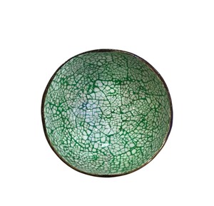Vibrante tazón de coco de nácar con un mosaico de concha verde craquelada energizante para una decoración artística y llamativa para el hogar. - Product Image 1
