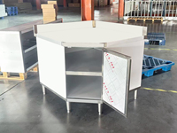 Meuble d'angle de cuisine professionnelle en acier inoxydable avec pieds réglables, surface résistante aux produits chimiques et à la corrosion