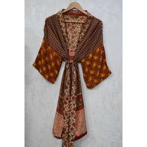 Robe longue kimono vintage en soie patchwork, peignoir de mariée bohème, robe sexy imprimée faite à la main - Product Image 1