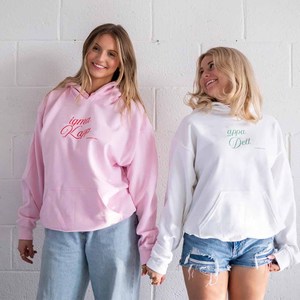 Letra griega Zeta en rosa y blanco |   Sudadera con Capucha Sigma Tackle Twill con Bolsillo Frontal, Corte Holgado, Estilo Casual para Mujer, Ropa de Otoño - Product Image 1