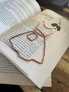 Marcapáginas de cobre de alta calidad hecho a mano para lectores que aprecian accesorios elegantes y funcionales - Product Image 1