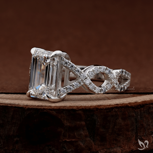 แหวนหมั้นเพชรแล็บทรงเอเมอรัลด์ 3 กะรัต ดีไซน์เกลียวประดับเพชรแบบพาเว่ รับรองโดย IGI ตัวเรือนทองคำขาว 10K - Product Image 4