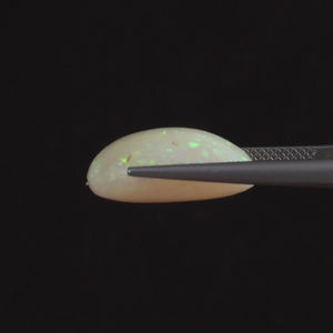 โอปอลสีขาวธรรมชาติ รูปทรงคุชชั่น 9 กะรัต ขนาด 18x11.5 มม. ได้รับการรับรองจาก IGI  ผ่านการเคลือบแว็กซ์/น้ำมัน เหมาะสำหรับทำเครื่องประดับ - Product Image 2