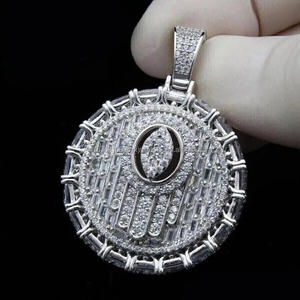Pendentif Symbole Designer Plaqué Rhodium Argent 925 Cultivé en Laboratoire Style Hip Hop Disposition de Pierres Brillantes Cadeau - Product Image 1