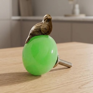 Poignée de meuble ronde en forme d'oiseau, en résine verte, bois et métal, moderne, pour tiroir de cuisine, écologique, installation facile - Product Image 1