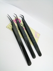Pinces à cils de haute qualité pour extensions de cils, ensemble de pinces courbées noires pour volume, pinces à cils à pointe en étoile et en cœur, pinces à cils Hello Kitty à pointe crochet. - Product Image 2