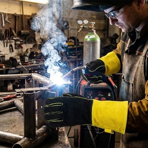 Gants de soudage industriels robustes en cuir de vachette pleine fleur avec manchette longue et doublure intérieure en polaire, résistants à la chaleur - Product Image 3