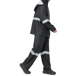 Trajes de lluvia con capucha confiables para uso profesional, logotipos y etiquetas personalizados, tela impermeable y transpirable para comodidad durante todo el día - Product Image 5