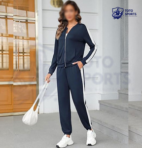 Conjunto Deportivo de Dos Piezas para Mujer, de Alta Calidad, Ligero, con Logotipo Personalizado, en Poliéster y Spandex, para Gimnasio y Entrenamiento - Product Image 3