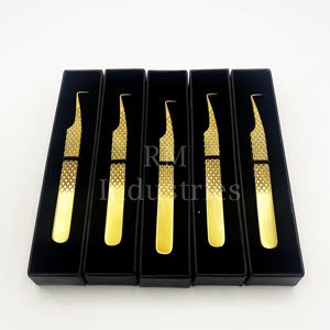 Pince à épiler professionnelle RMI pour extensions de cils, en acier inoxydable, avec grip diamant et emballage en boîte noire. - Product Image 1