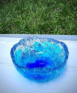 ชามเรซิ่นสีน้ำเงินทะเลพร้อมพื้นผิวแบบมีลวดลาย ชามเสิร์ฟตกแต่งทำมือ สไตล์ชายฝั่ง จานวางของตกแต่งกลางโต๊ะ - Product Image 1