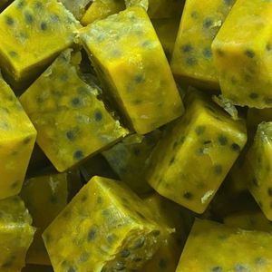 FRUTA DE LA PASIÓN CON SEMILLAS CONGELADA IQF DE ALTA NUTRICIÓN / POLPA DE FRUTA CONGELADA PREMIUM PARA IMPORTADORES GLOBALES - Product Image 2