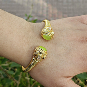 Bracelet élégant en jade préhnite et calcédoine rose, style bohème, plaqué or 18 carats, en laiton massif, réglable. - Product Image 1