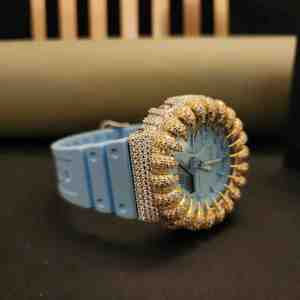 Montre unique à cadran rond en moissanite avec demi-entoilages et bracelet en caoutchouc - Product Image 3