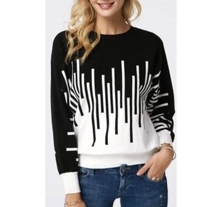 Pull en laine 100% respirant et à séchage rapide pour femme, de qualité supérieure, à manches longues, tricoté, fin, avec boutons décoratifs, provenant du Bangladesh. - Product Image 5