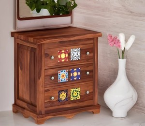 Commode à 3 tiroirs en bois massif avec incrustation de carreaux de céramique |   Table de chevet traditionnelle |   Meubles de maison en gros - Product Image 1