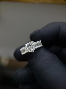 Bague en moissanite taille cœur VVS en argent 925, sertie à la main, pour femme, bague de fiançailles - Product Image 6