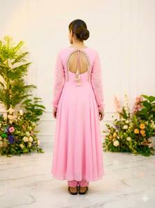 Traje de Noche de Georgette con Bordado Intenso para Colección Festiva y de Bodas - Product Image 2