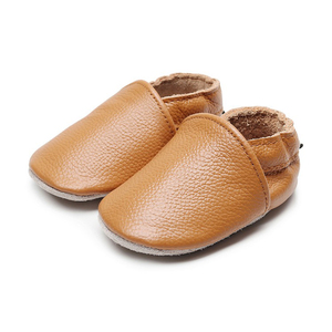 Chaussures de sport pour enfants en cuir verni respirant, semelle souple antidérapante, légères, mocassins pour bébés, sportives, unisexes, noires, personnalisées - Product Image 6