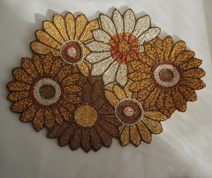 ZARIMOO - Mantel Individual Rectangular Hecho a Mano con Cuentas de Vidrio y Diseño de Mosaico Rosa, de Uttar Pradesh - Product Image 2