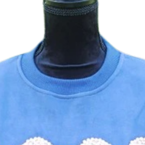 เสื้อสเวตเชิ้ตสีน้ำเงินกรมท่า รุ่นวินเทอร์ 1938 ประดับคริสตัลสีชมพูมุก ดีไซน์ตัวอักษร คอกลม แขนยาว สวมใส่สบาย เป็นมิตรต่อสิ่งแวดล้อม - Product Image 3