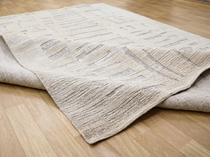 Tapis en laine Tibbati directement de l'usine |   Tapis artisanal texturé ivoire de luxe pour les intérieurs modernes et design - Product Image 2