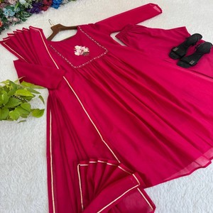VASTRA COTTAGE Conjunto de Vestido de Viscosa Pura Mul Chanderi con Pantalón de Crepé de Seda y Dupatta Gotta Patti, Color Vino Oscuro, Tradicional para Mujer - Product Image 4