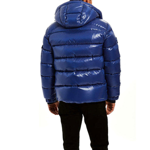 Blouson matelassé noir brillant à capuche pour homme – Chaud, coupe-vent, rembourré, pour l'hiver, style décontracté et streetwear - Product Image 3