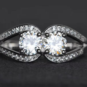 Anillo de boda de moissanita con 2 piedras, corte redondo, plata de ley, anillo de declaración simulado para mujer - Product Image 1