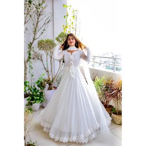 ÚLTIMA BORLA DE GEORGETTE CON BATA DE TRABAJO DE ENCAJE CON DUPATTA BLANCO - Product Image 1