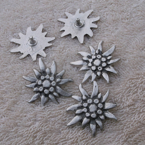 Crochets décoratifs Edelweiss double face écologiques pour Dirndl avec rivets TT-8435 - Product Image 5