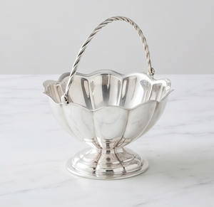 Corbeille de service vintage en argent plaqué avec poignée torsadée, décoration décorative pour table à manger, mariage ou décoration intérieure - Product Image 1