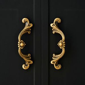 Poignée de meuble ronde traditionnelle en laiton avec boutons décoratifs moletés pour un montage facile - Product Image 1