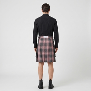 Kilt utilitaire écossais rose et gris à carreaux pour homme, avec poches cargo et sangles à boucle réglables, style écossais, vêtement de travail personnalisé - Product Image 2