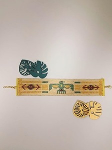 Bracelet perlé fait main avec motif d'oiseau, fermoir doré, bijoux de luxe exquis - Product Image 4