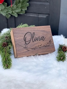 Panneaux de bienvenue personnalisés en bois écologiques et durables, cadeaux de Noël et d'anniversaire pour femmes, meilleure amie, sœur, petite amie - Product Image 1