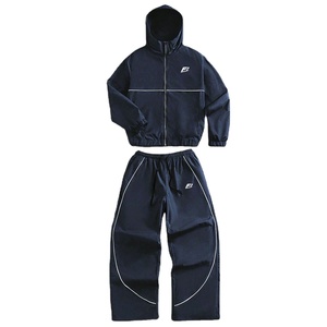 Conjunto de Chaqueta con Capucha y Cremallera y Pantalones Deportivos para Hombre, Corte Regular, Venta al por Mayor B2B, Ropa Deportiva de Dos Piezas, Proveedor de Marca Privada OEM - Product Image 1