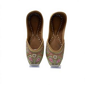 Chaussures de soirée fantaisie pour femmes en cuir véritable BS International avec bande élastique, logo de marque personnalisé imprimé, qualité durable - Product Image 6