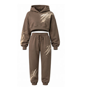 Ensemble de sweats à capuche courts pour femmes avec un design moderne en deux pièces, tissu doux et coupe confortable pour la mode quotidienne - Product Image 3