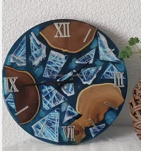 Horloge murale en bois et résine époxy faite à la main, design personnalisé unique avec grain de bois naturel, décoration intérieure, artisanat en bois - Product Image 6
